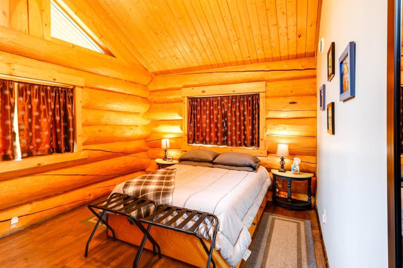 Riverside Log Cabin On-Site Aurora Viewing! North Pole Экстерьер фото